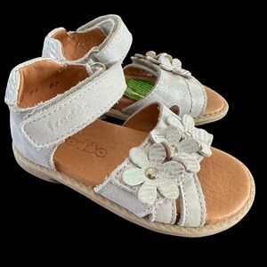 NWT Froddo Baby Girls Size 21 Silver Flower Sandals Shoes Leather First Walkers